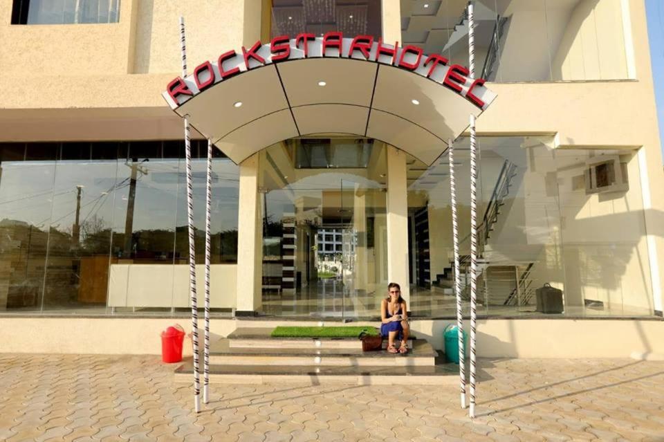 Rock Star Hotel พุชการ์ ภายนอก รูปภาพ